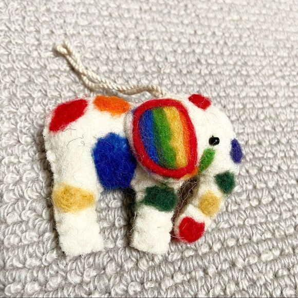 🍭4/$20 NWOT Elephant Rainbow Christmas Ornament - Picture 1 of 3
